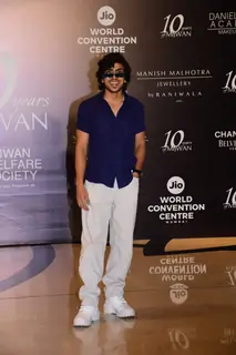  Adarsh Gourav grace the red carpet of Manish Malhotra’s Mijwan Couture show