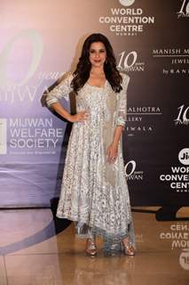 Nilam Kothari graced the red carpet of Manish Malhotra’s Mijwan Couture show in a silver Anarkali