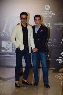 Ronit Roy, Rohit Roy  grace the red carpet of Manish Malhotra’s Mijwan Couture show