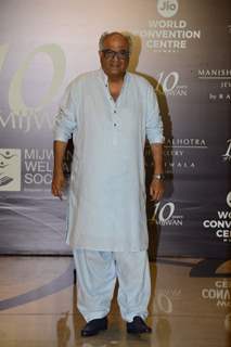 Boney Kapoor grace the red carpet of Manish Malhotra’s Mijwan Couture show