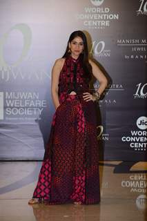 grace the red carpet of Manish Malhotra’s Mijwan Couture show