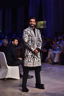 Ranveer Singh stole the show as he walked the ramp for Manish Malhotra in a black and white sherwani