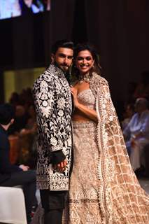 Ranveer Singh, Deepika Padukone  grace the red carpet of Manish Malhotra’s Mijwan Couture show