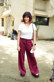 Wardha Nadiadwala spotted in Juhu 