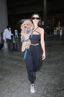 Giorgia Andriani spotted with her pet at the Mumbai airport