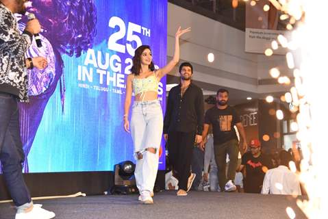 Vijay Deverakonda and Ananya Panday snapped promoting Liger at Seawood Mall in Navi Mumbai