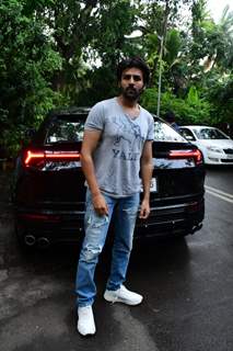 Kartik Aaryan spotted in Juhu