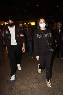 Sidharth Malhotra and Kiara Advani spotted at the Mumbai airport 