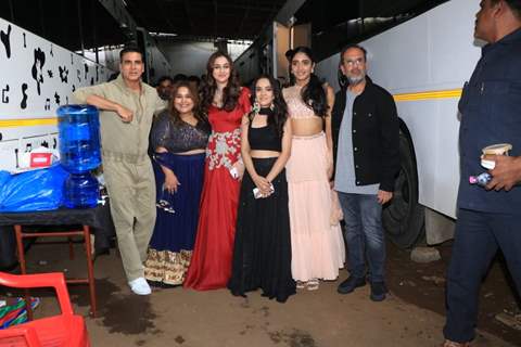 Akshay Kumar, Sadia Khateeb, Deepika Khanna, Sahejmeen Kaur, Smrithi Srikanth And Aanand L. Rai spotted promoting RakshaBandhan on the set of Superstar Singer 2