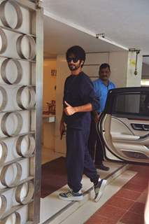 Shahid Kapoor spotted in Khar