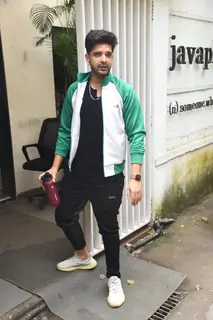 Karan Kundrra spotted in Juhu