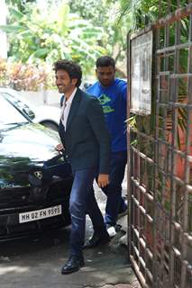 Kartik Aaryan spotted in Vile Parle  