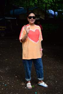 Kareena Kapoor Khan spotted in the city wearing an oversized tie dye t-shirt and denims