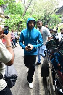 Kartik Aaryan spotted in Juhu