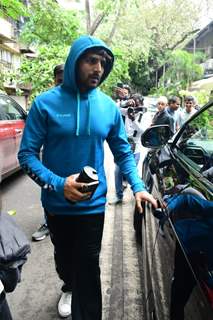 Kartik Aaryan spotted in Juhu