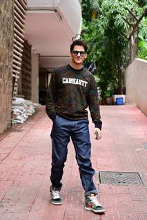 Vijay Varma spotted in Santacruz 