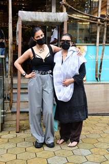Shruti Haasan spotted with her mother in Bandra