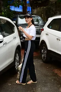 Sara Ali Khan spotted in Bandra