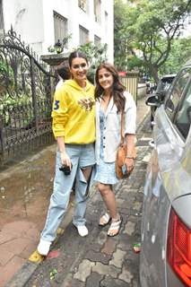 Kriti Sanon and Nupur Sanon spotted i Khar