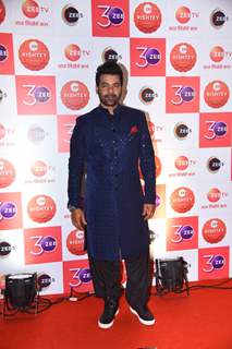 Shabir Ahluwalia grace the Red Carpet of Zee Rishtey Awards Nominations Party