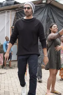 Kartik Aaryan spotted at Varsova Jetty