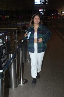 Rashami Desai snapped at the Mumbai airport 