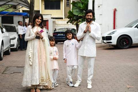 Ritiesh Deshmukh, Genelia Dsouza spotted with kids at Shilpa Shetty's house for Ganpati Darshan