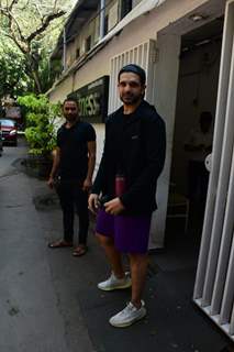 Karan Kundrra spotted in Juhu