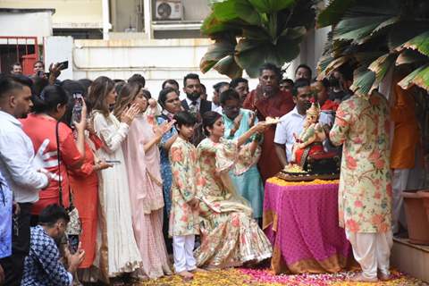 Shilpa Shetty, Raj Kundra, Shamita Shetty clicked during Ganpati Viserjan 