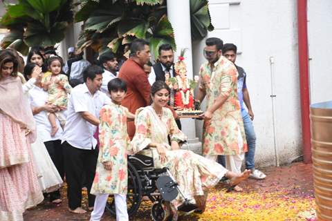 Shilpa Shetty, Raj Kundra, Shamita Shetty clicked during Ganpati Viserjan 