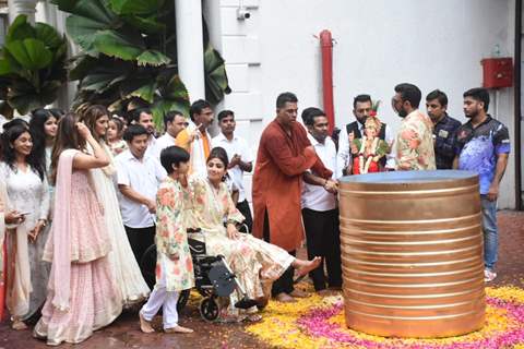 Shilpa Shetty, Raj Kundra, Shamita Shetty clicked during Ganpati Viserjan 