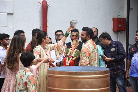 Shilpa Shetty, Raj Kundra, Shamita Shetty clicked during Ganpati Viserjan 