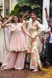 Shamita Shetty and Shilpa Shetty dancing during Ganpati Viserjan