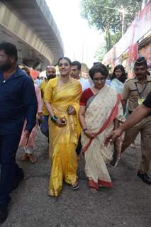 Kajol and Revathi clicked at Lalbaugcha Raja to seek blessings 