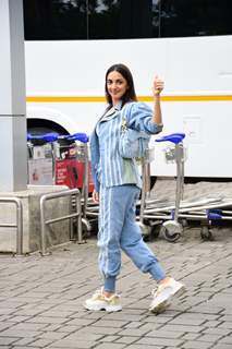 Kiara Advani spotted at Kalina airport