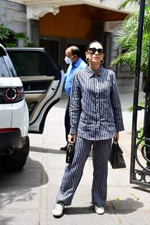 Karisma Kapoor spotted in Bandra