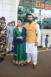 Ranbir Kapoor and Alia Bhatt spotted at the Mumbai airport