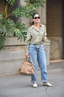 Kareena Kapoor spotted in Bandra