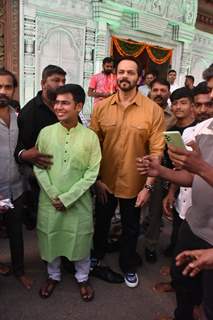 Rohit Shetty spotted at Ganpati Pandal to seek blessings in Bandra