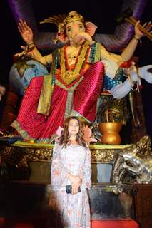 Tina Datta seek blessings of Mumbaicha Raja 