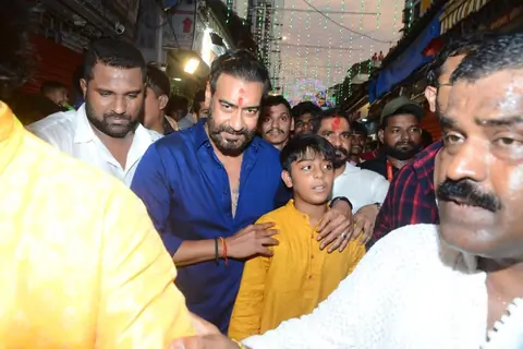 Ajay devgn spotted with son Yug devgn at Lalbaugcha Raja 