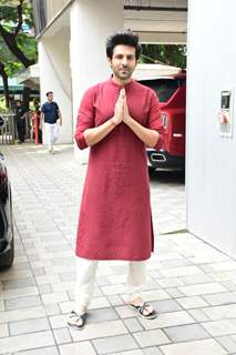 Kartik Aaryan spotted at T-Series office to seek blessings of Ganpati