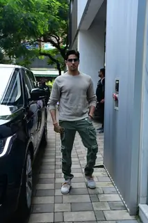 Sidharth Malhotra spotted at T-Series office in Andheri