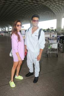 Pulkit Samrat And Kriti Kharbanda spotted at Mumbai airport 