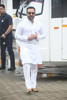 Saif Ali Khan and Soha Ali Khan shooting today at Mehboob Studios in Bandra