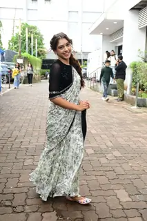 Niti Taylor snapped on the set of Jhalak Dikhhla Jaa 10 