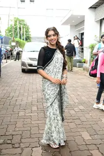 Niti Taylor snapped on the set of Jhalak Dikhhla Jaa 10 