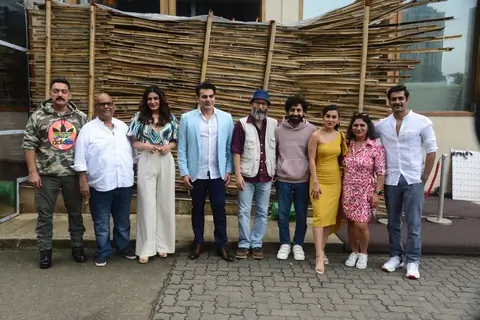 Manav Vij, Satish Kaushik, Raveena Tandon, Arbaaz Khan, Chandan Roy Sanyal, Anushka Kaushik, Jatin Goswami snapped for brunch upcoming Film 'Pathan Shuklaat Bastian in Worli