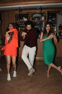 Varun Dhawan, Sophie Choudry, Manish Malhotra, Anusha Dandekar snapped at Gori Hai Kalaiyaan song success bash in Mumbai