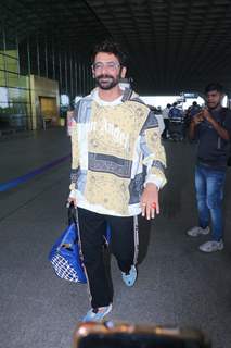 Sunil Grover spotted at the Mumbai airport